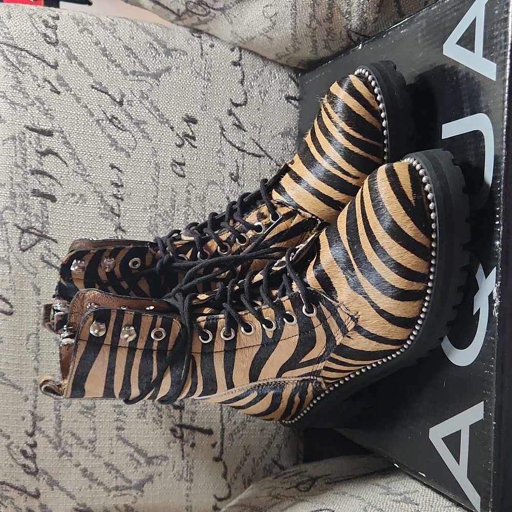 Aqua Women’s Tiger Print Jax Studded Hiker Combat Boots Lace Up Round Toe - Picture 1 of 5